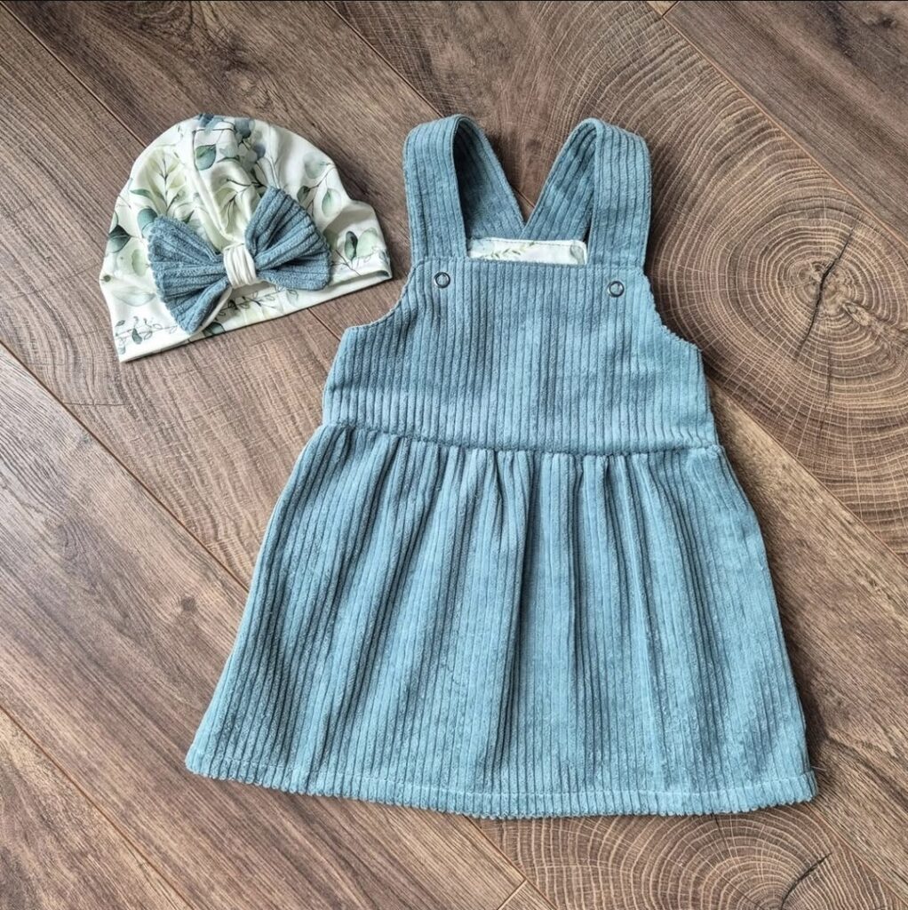 Latzkleid